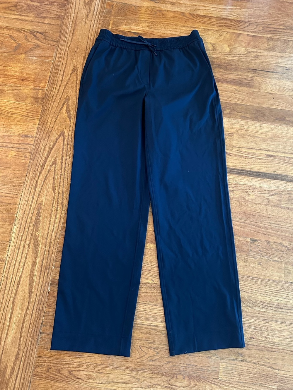 Lululemon Straight-Leg Mid-Rise Pant Luxtreme
Regular Woman's S Navy - Picture 2 of 10